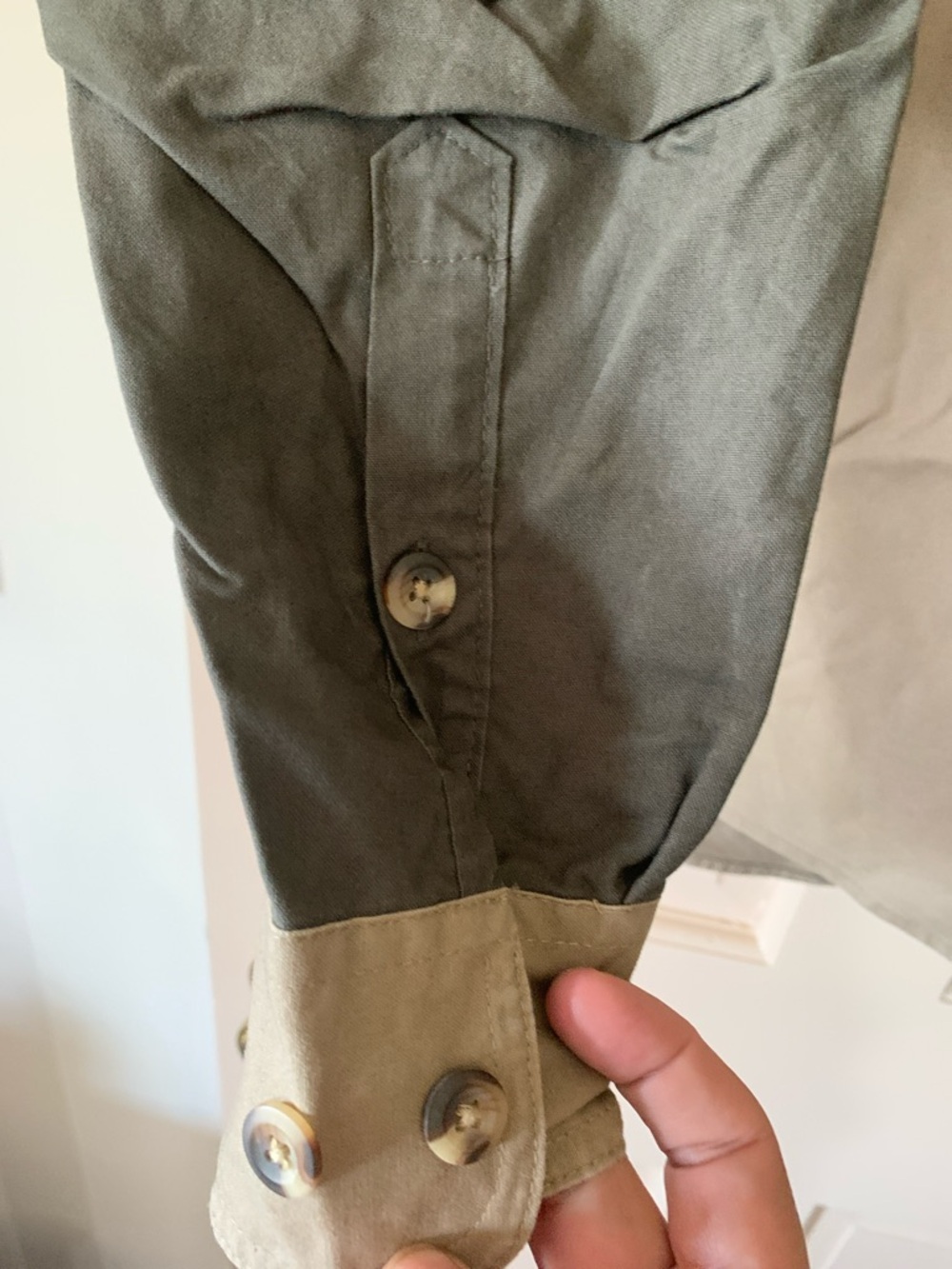Cabela's Khaki/Olive Shirt Men’s Large - Picture 6 of 12